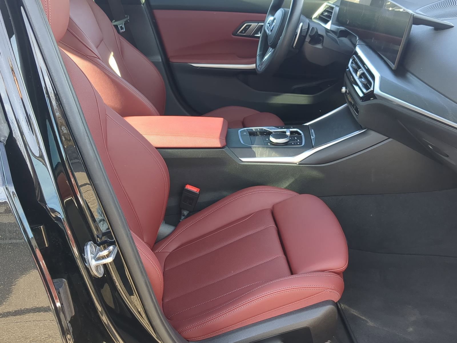 Used 2023 BMW 330i xDrive 330i xDrive w/ M Sport Package image 28