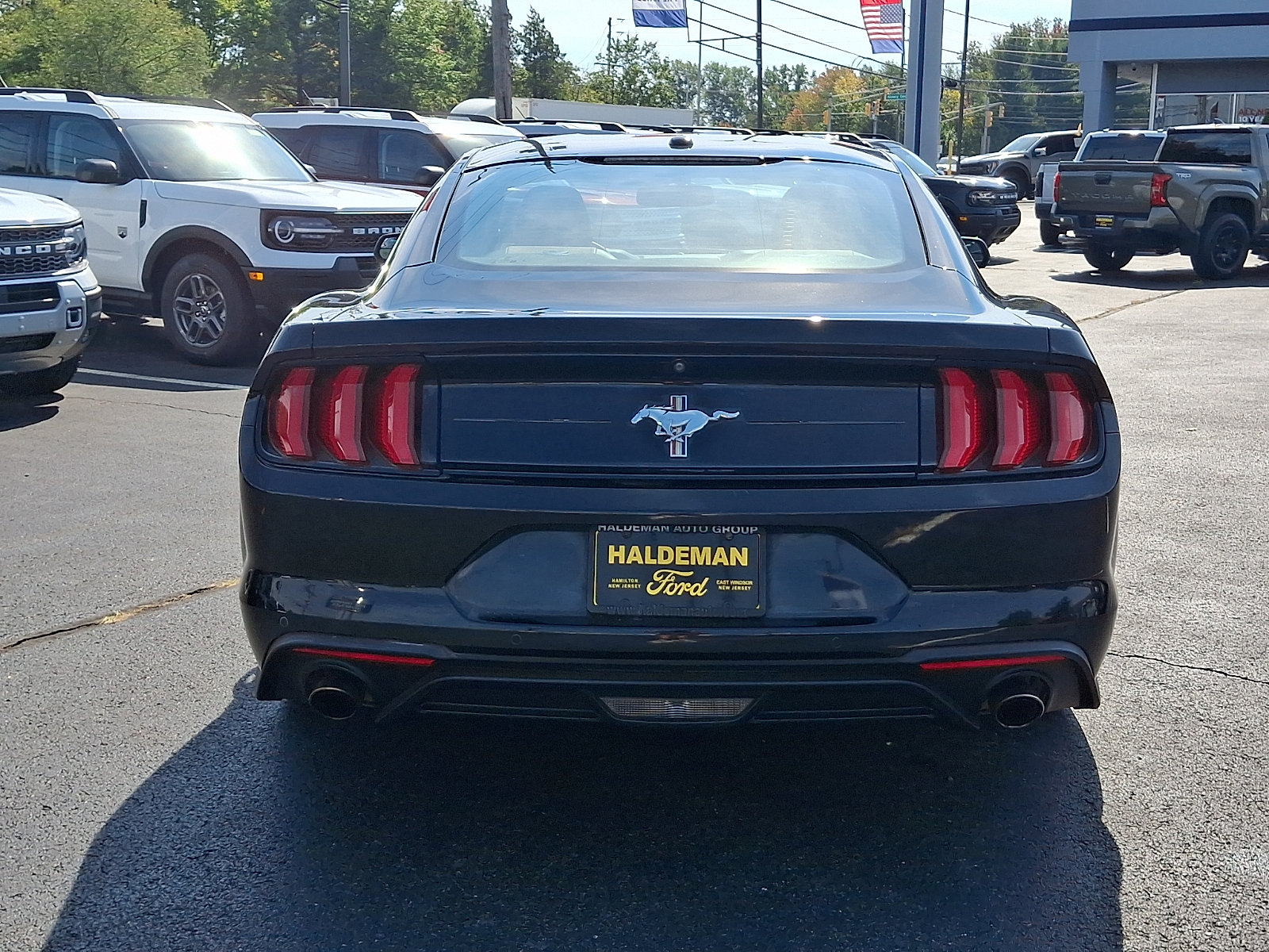 Used 2018 Ford Mustang Premium w/ Pony Package RWD image 6