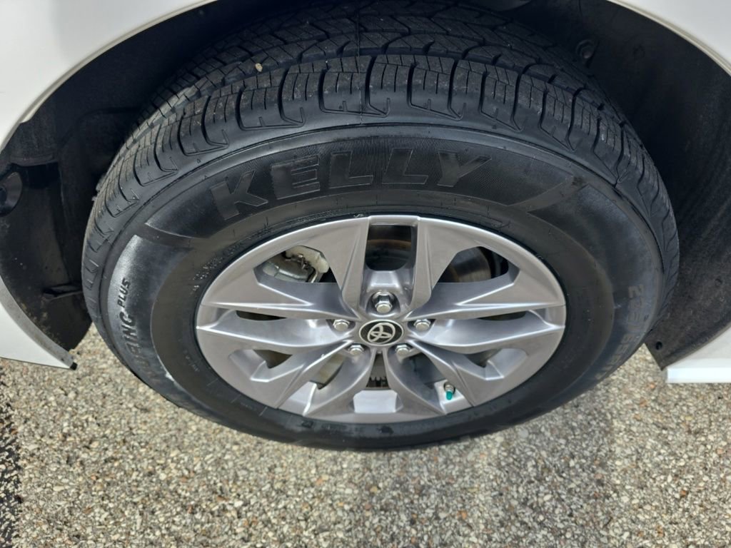 Used 2024 Toyota Sienna XLE image 38