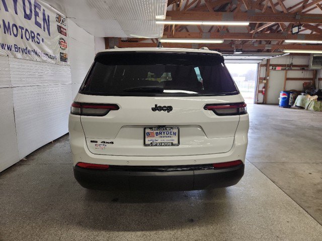 Used 2023 Jeep Grand Cherokee L Laredo image 4