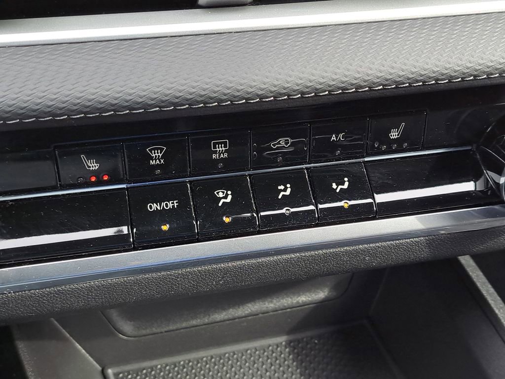 Certified 2025 Chevrolet Equinox LT FWD image 30