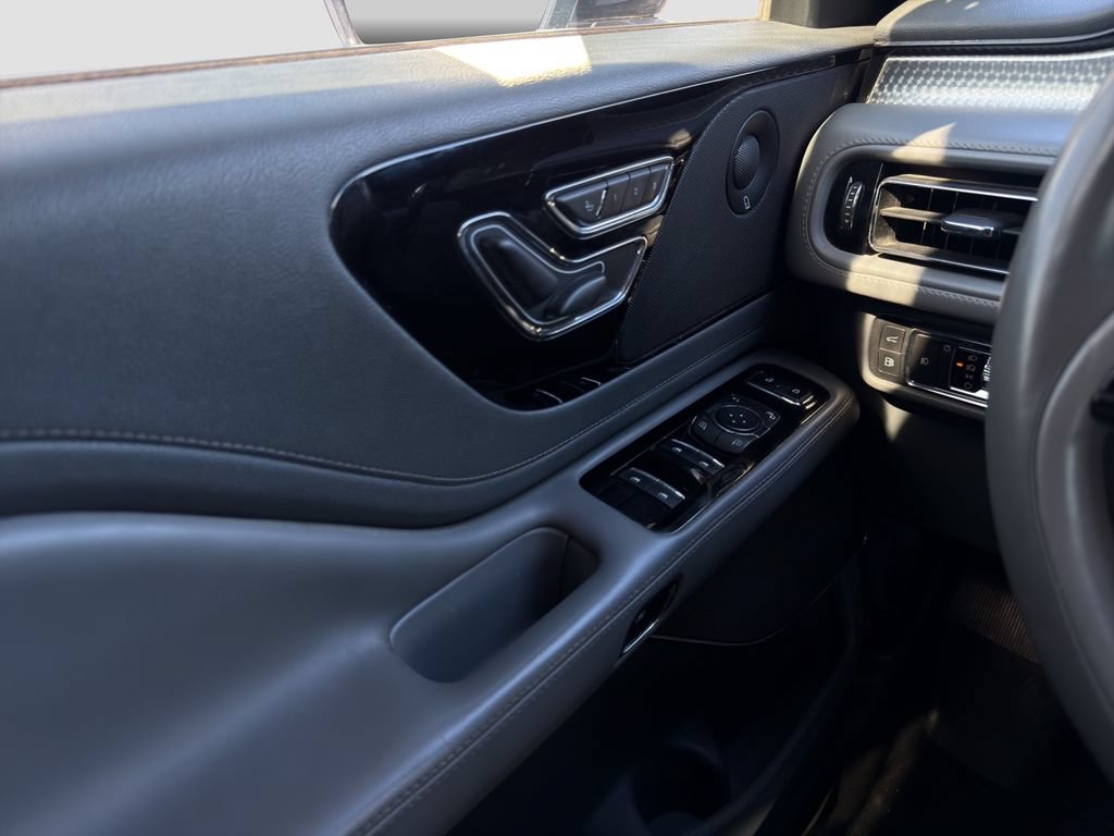 Used 2021 Lincoln Aviator Grand Touring w/ Elements Package Plus AWD/4WD image 27