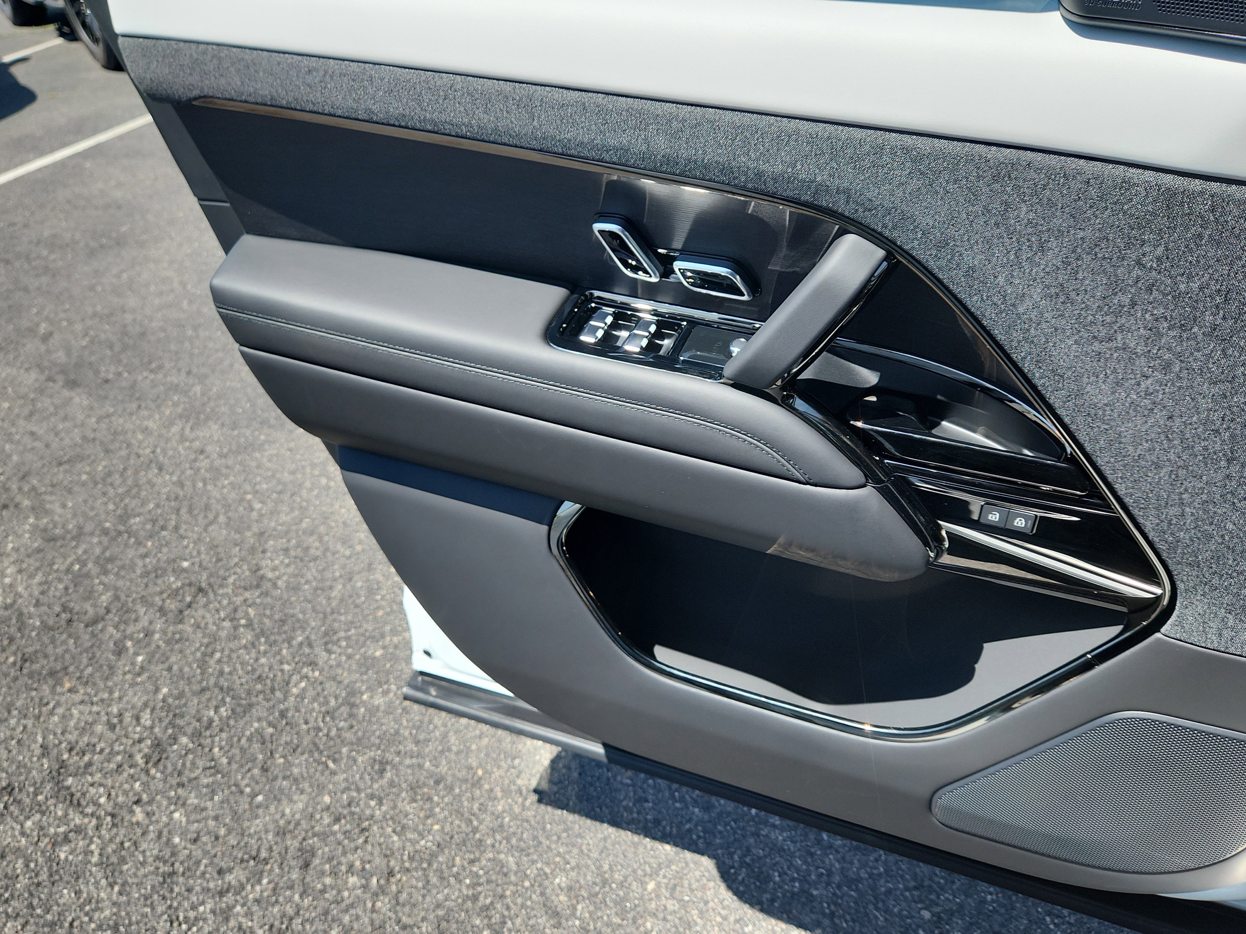 New 2025 Land Rover Range Rover Sport Autobiography image 8