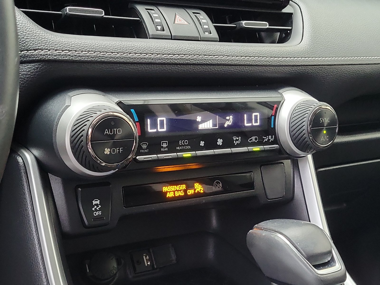 Used 2019 Toyota RAV4 XLE Premium FWD image 28