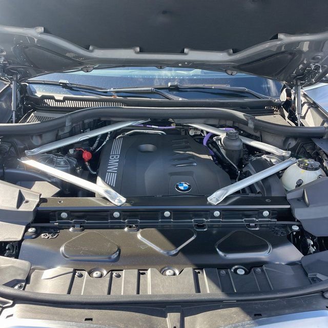 Used 2024 BMW X5 xDrive40i w/ Premium Package image 8