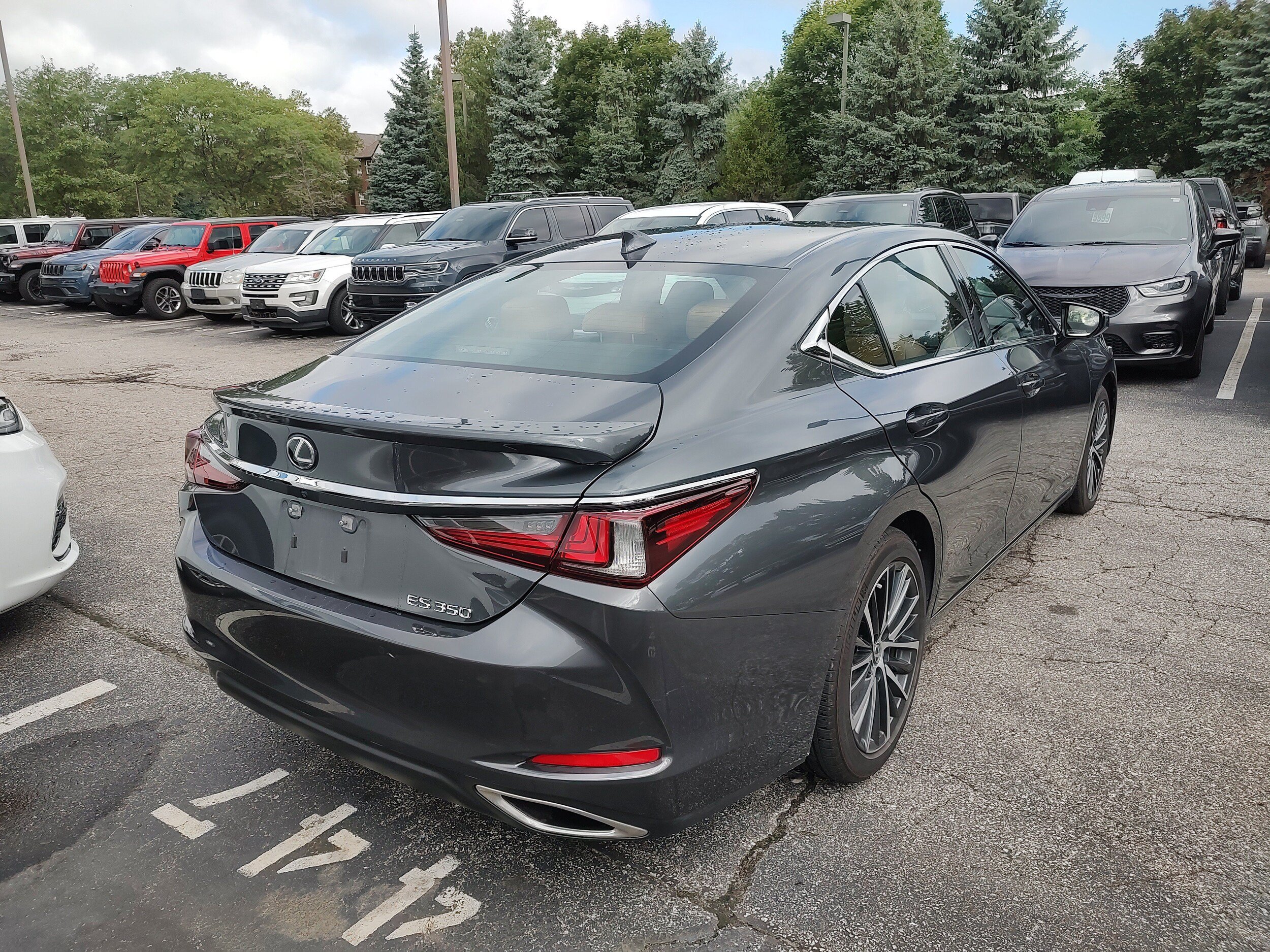 Used 2024 Lexus ES 350 w/ Premium Package FWD image 2