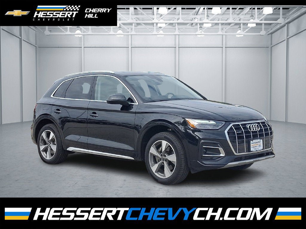 Used 2023 Audi Q5 2.0T Premium w/ Convenience Package AWD/4WD image 1
