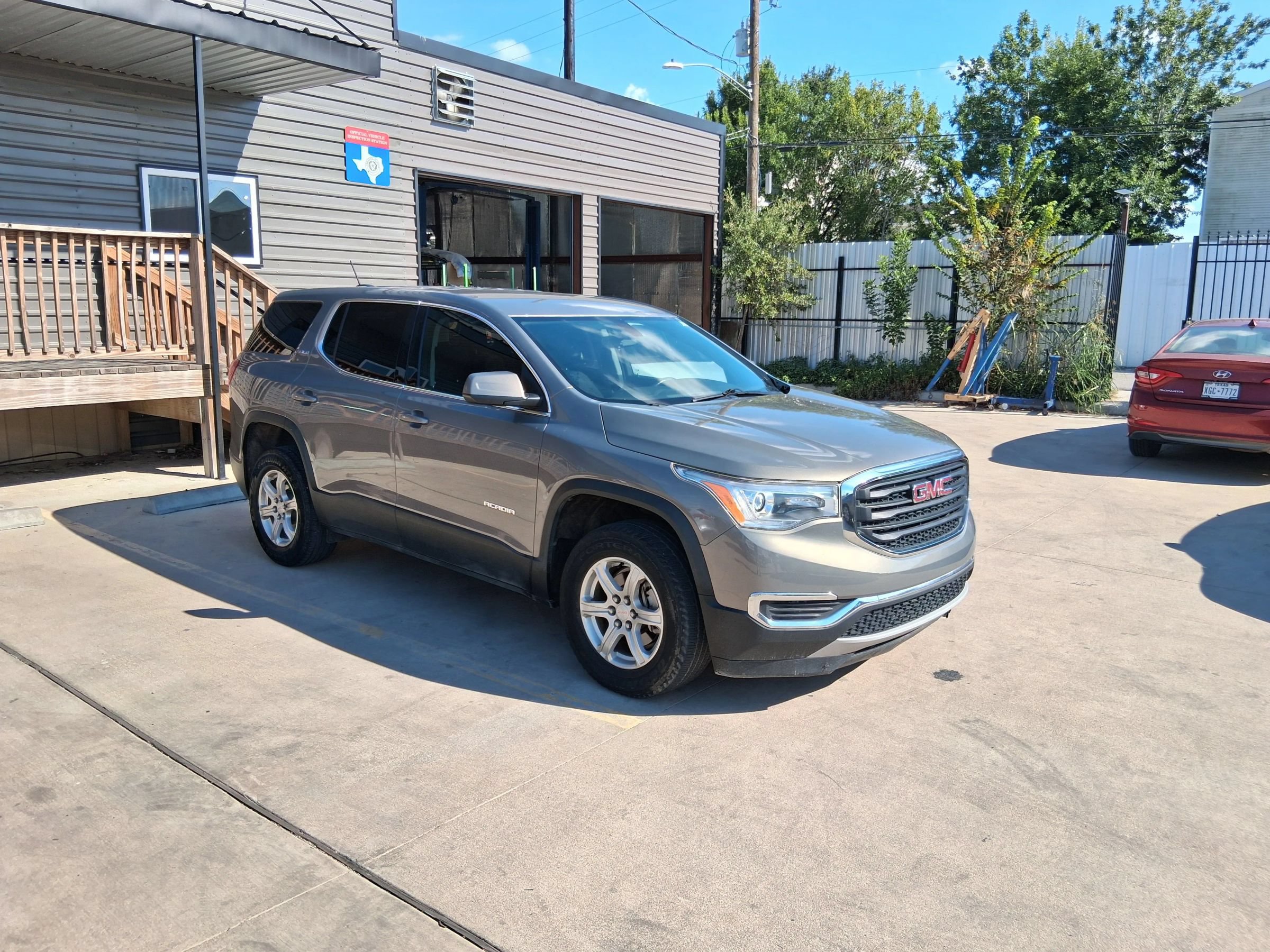 Used 2019 GMC Acadia SLE AWD/4WD image 10
