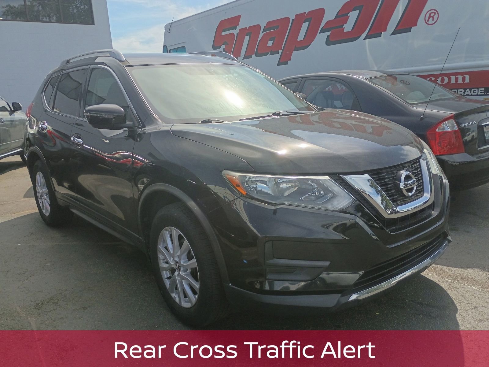 Used 2017 Nissan Rogue SV AWD/4WD image 3