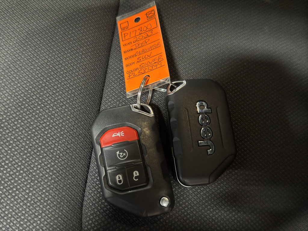 Used 2023 Jeep Gladiator Sport AWD/4WD image 35