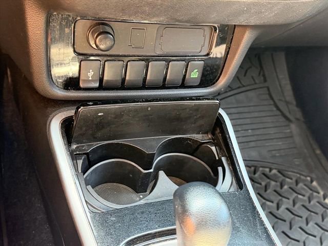 Used 2020 Mitsubishi Outlander AWD image 29