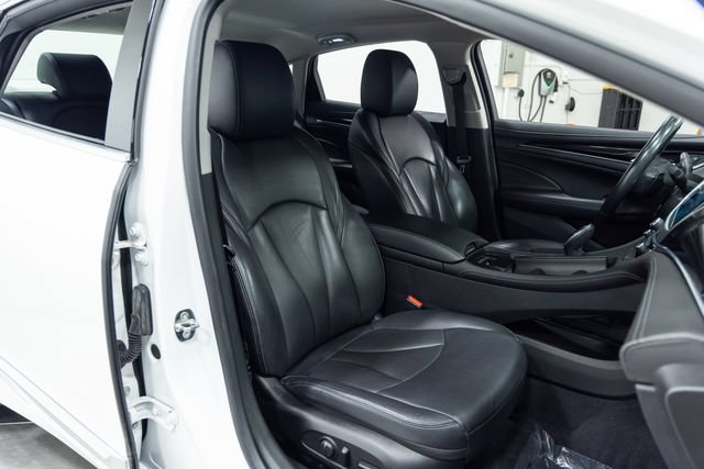 Used 2018 Buick LaCrosse Essence FWD image 25