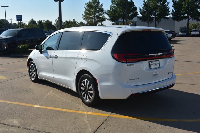 Used 2024 Chrysler Pacifica Limited FWD image 9