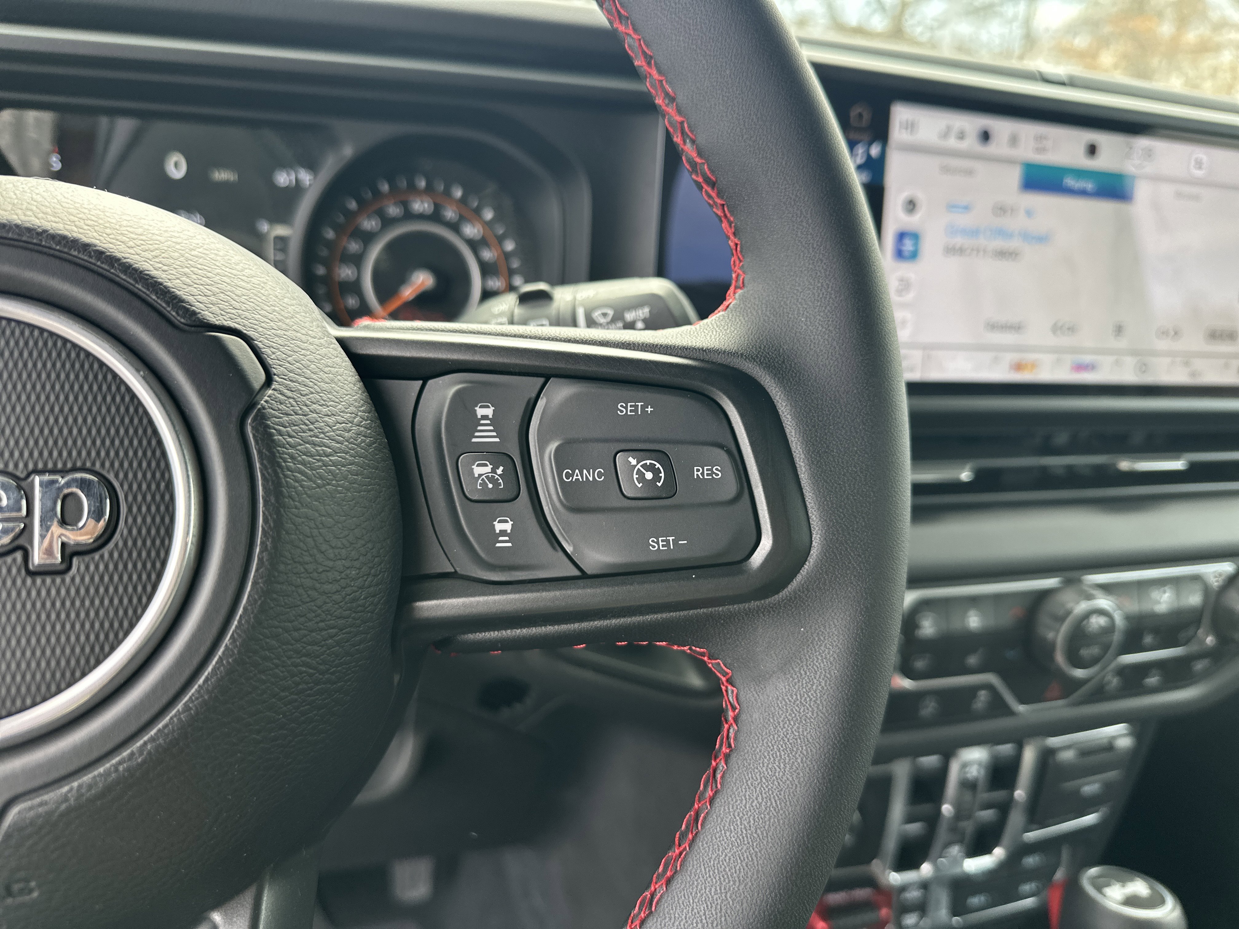 Used 2024 Jeep Wrangler Unlimited Rubicon w/ Technology Group image 29