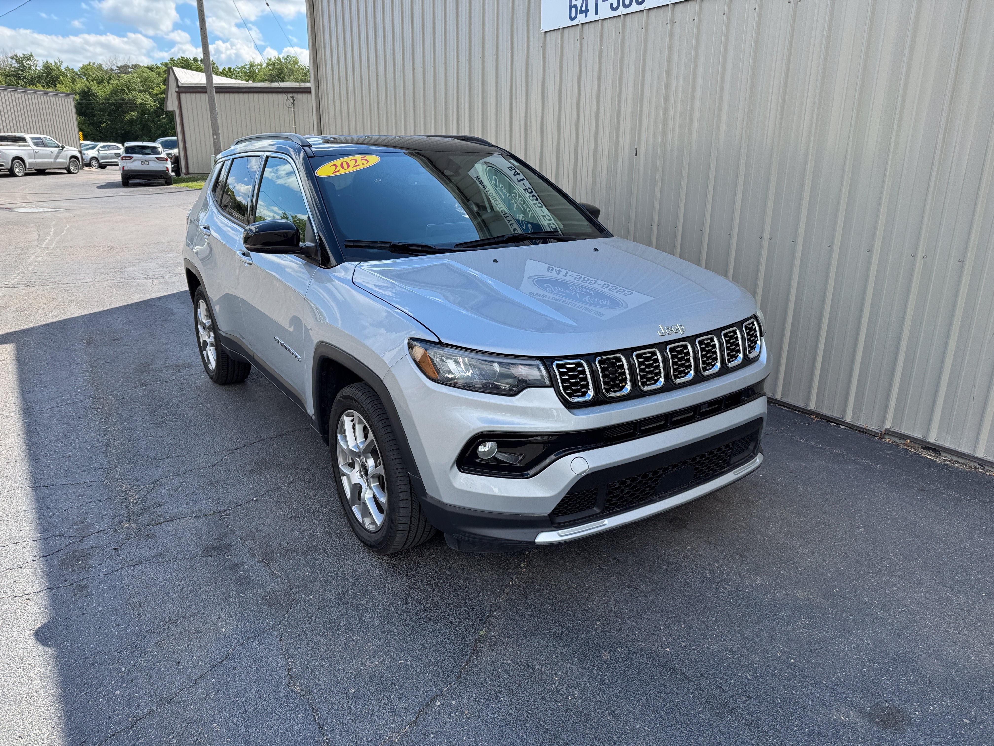 Used 2025 Jeep Compass Limited AWD/4WD image 5