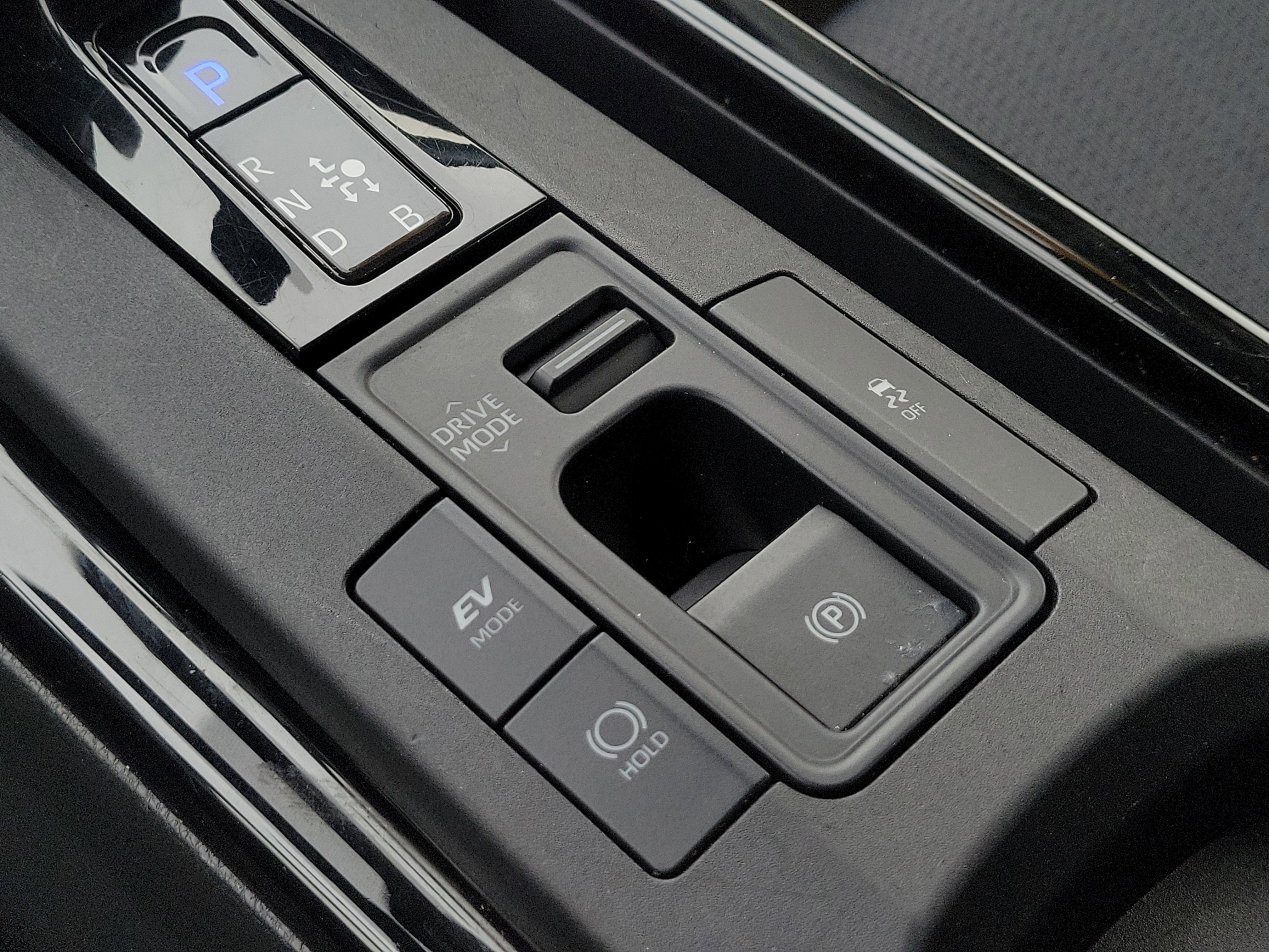 Used 2024 Toyota Prius LE image 29