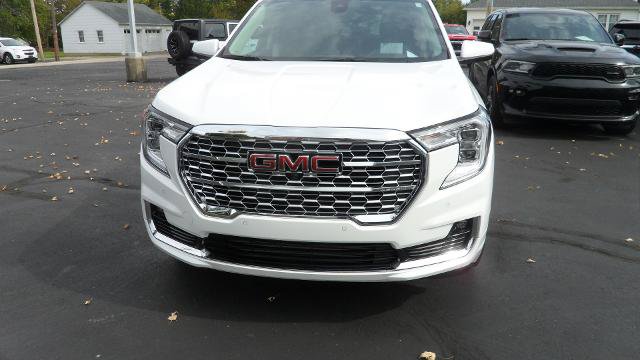 Used 2022 GMC Terrain Denali w/ Denali Premium Package AWD/4WD image 2