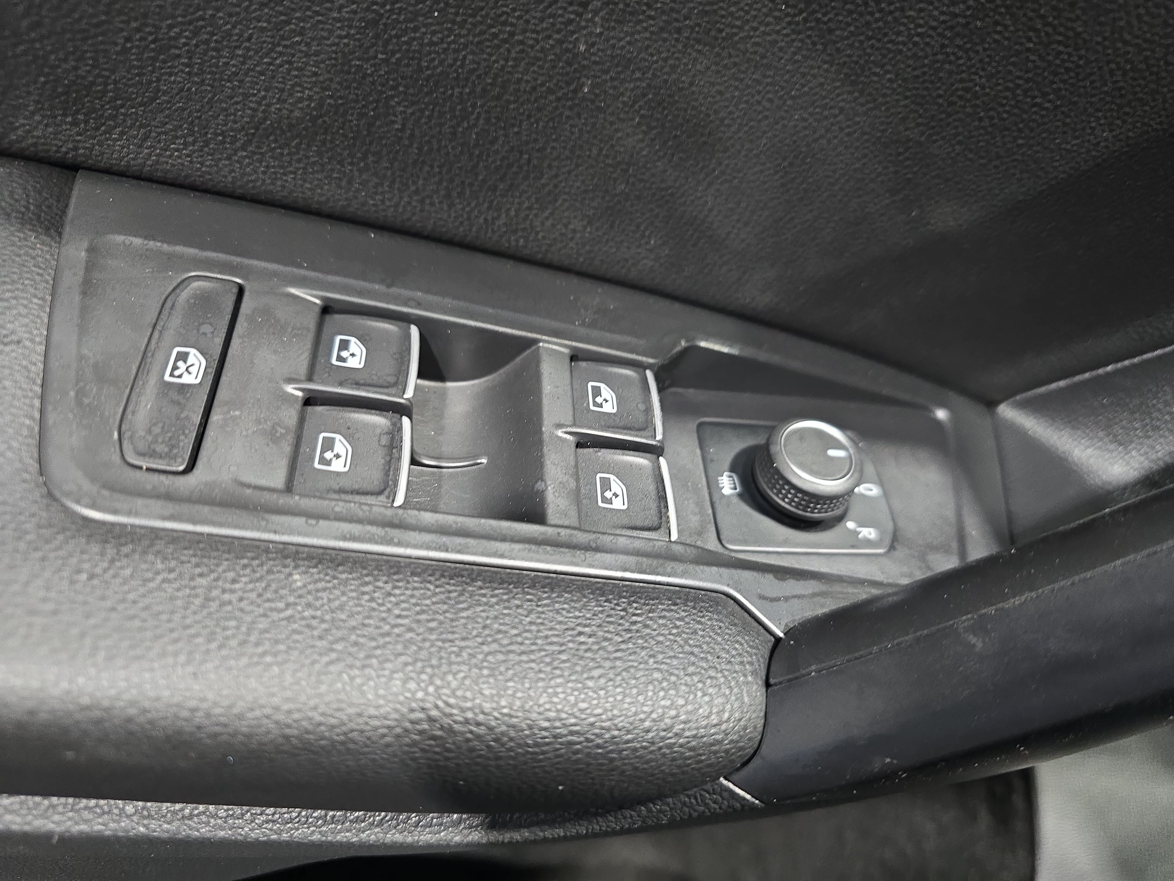 Used 2021 Volkswagen Tiguan SE FWD image 27