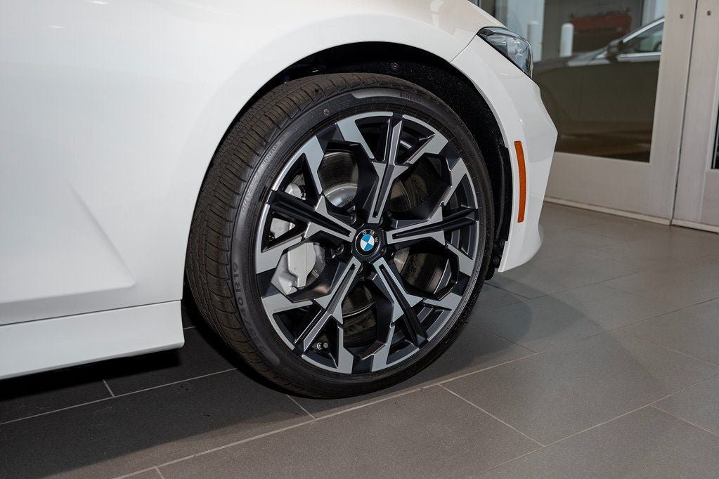 Used 2025 BMW 330i xDrive Sedan w/ Convenience Package AWD/4WD image 6