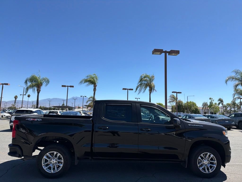 Used 2023 Chevrolet Silverado 1500 RST AWD/4WD image 3