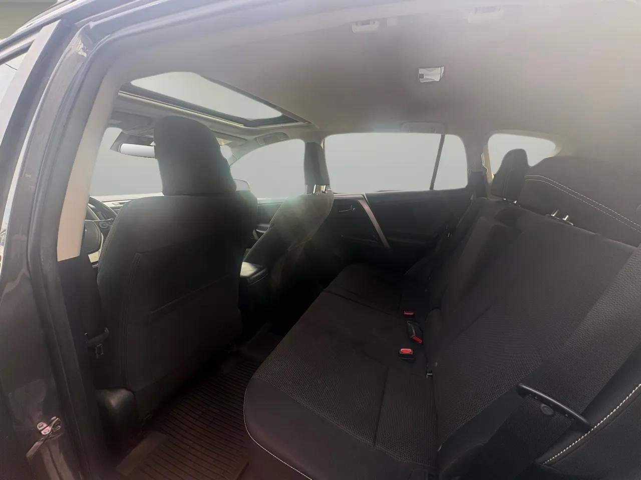 Used 2018 Toyota RAV4 XLE image 29
