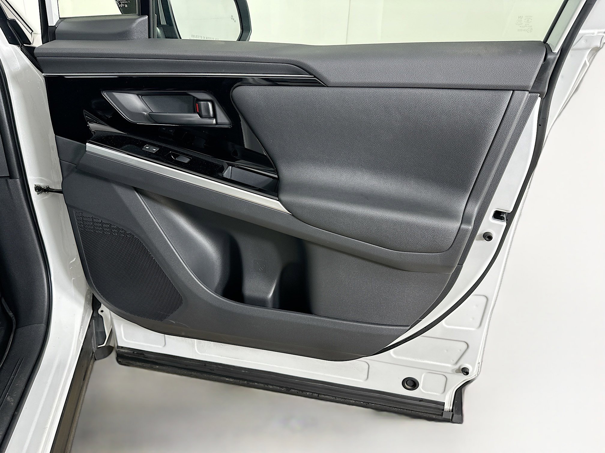 Used 2023 Toyota bZ4X XLE w/ Weather Package FWD image 32