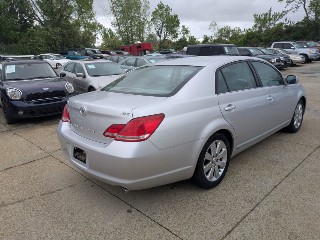 Used 2005 Toyota Avalon XLS FWD image 5