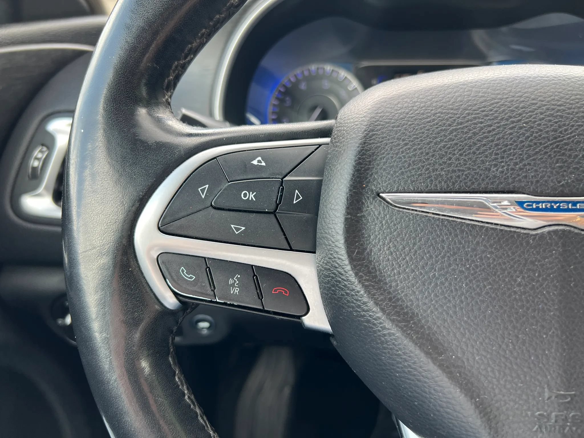 Used 2016 Chrysler 200 Limited w/ Convenience Group FWD image 23