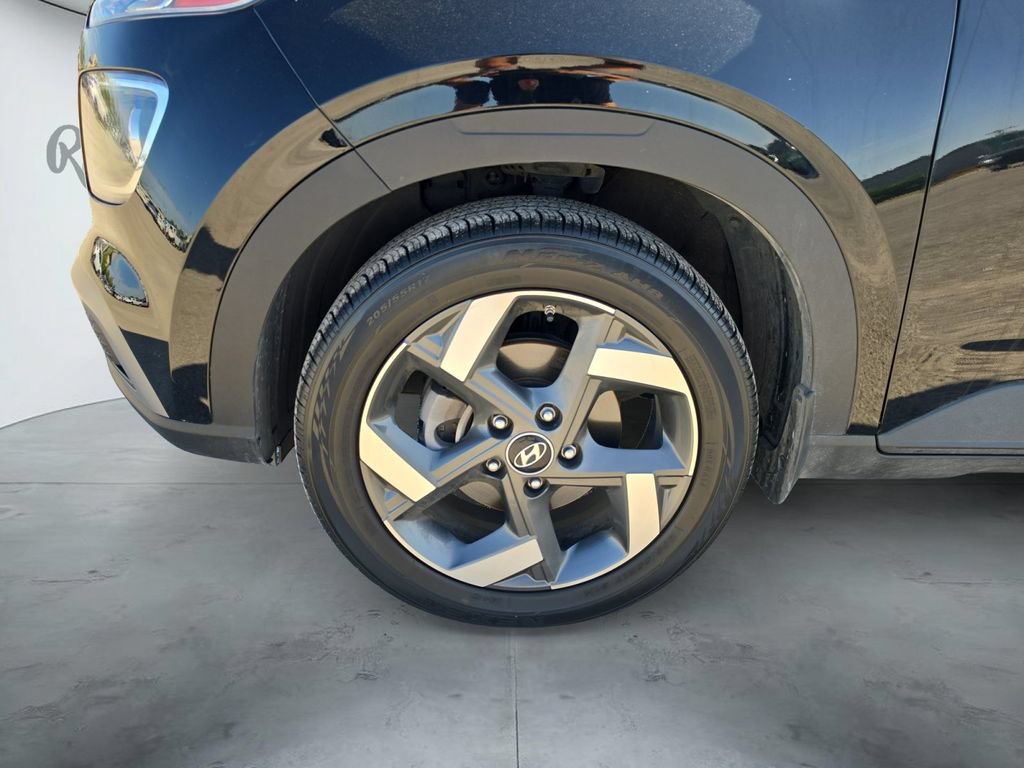 Used 2024 Hyundai Venue SEL FWD image 17