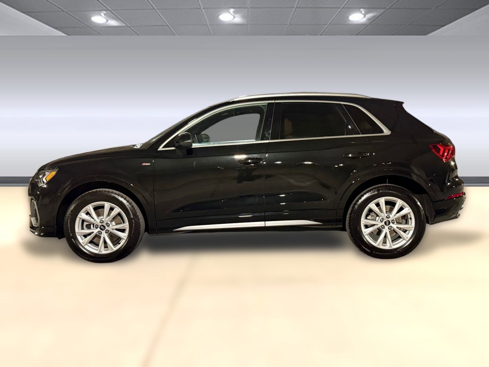 Certified 2025 Audi Q3 2.0T Premium w/ Convenience Package image 2