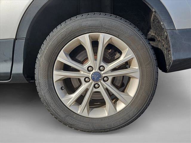 Used 2017 Ford Escape SE w/ Equipment Group 201A image 22