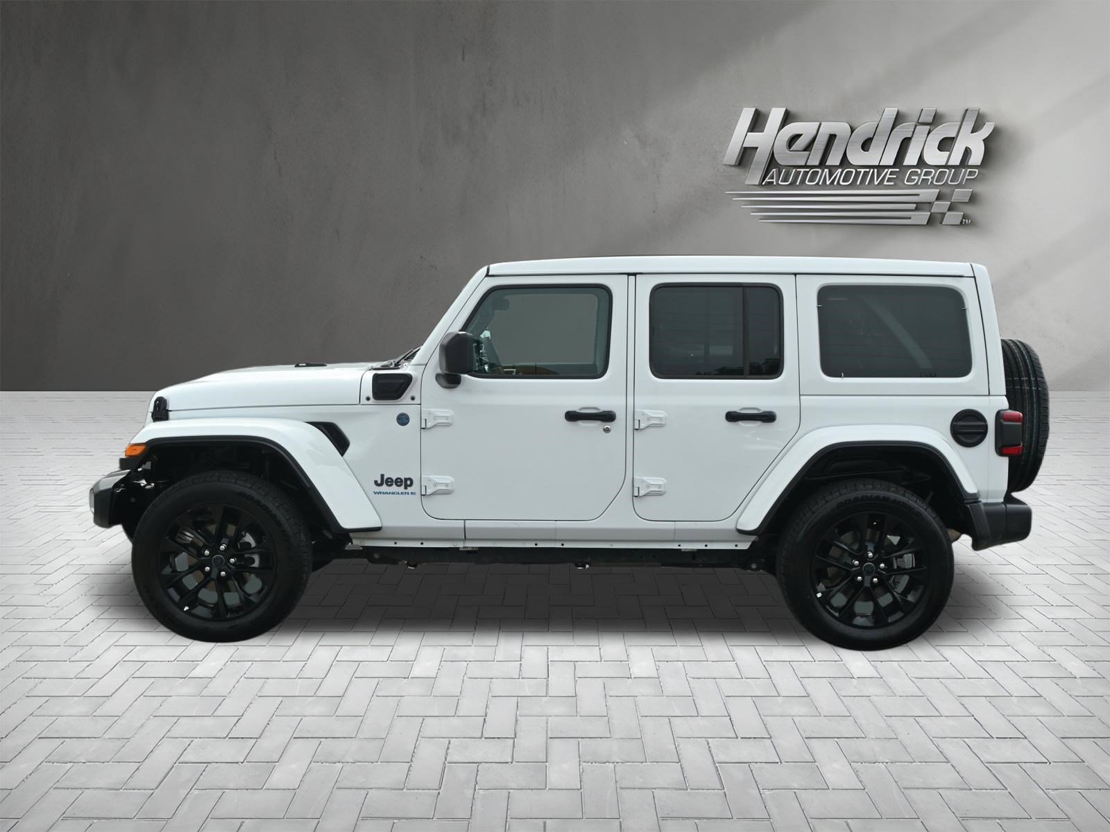 Used 2025 Jeep Wrangler Unlimited Sahara w/ Safety Group AWD/4WD image 7