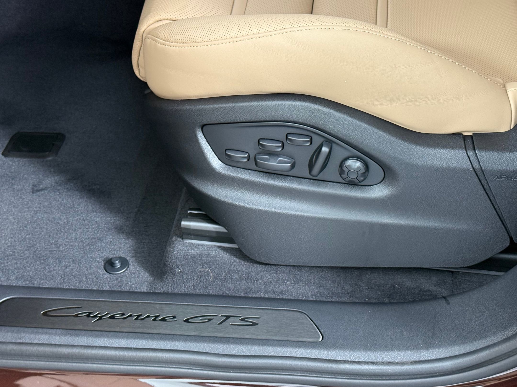 New 2026 Porsche Cayenne GTS image 15