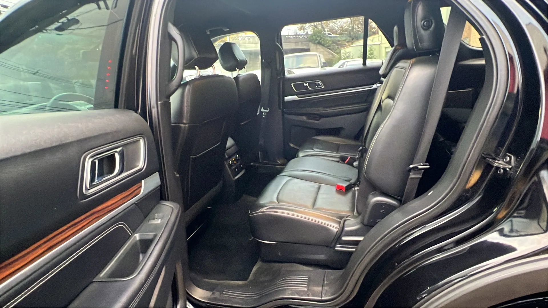 Used 2016 Ford Explorer Limited image 28