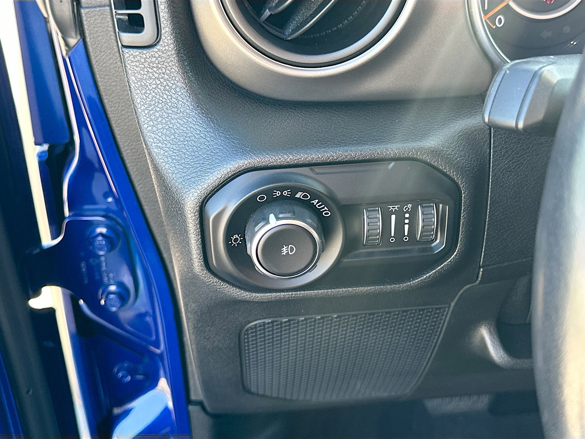 Used 2019 Jeep Wrangler Sport image 10