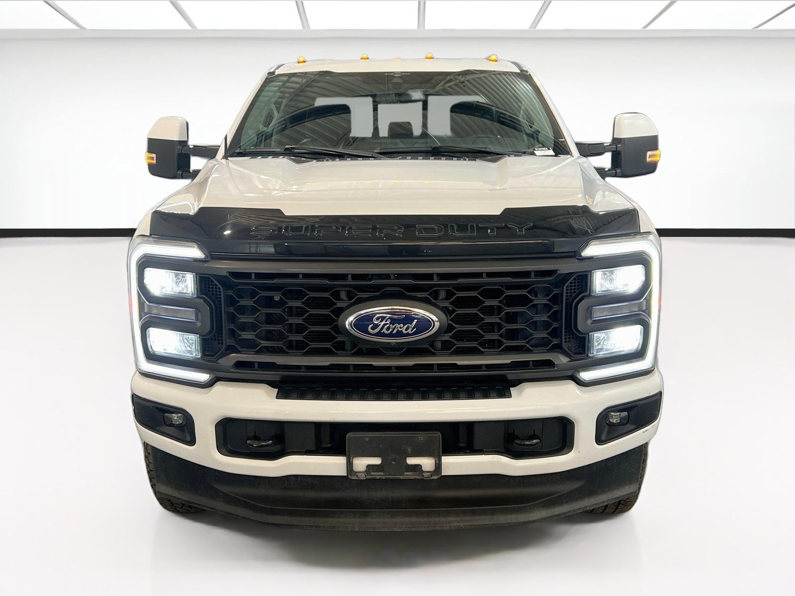 Used 2023 Ford F350 Lariat w/ Sport Appearance Package AWD/4WD image 2