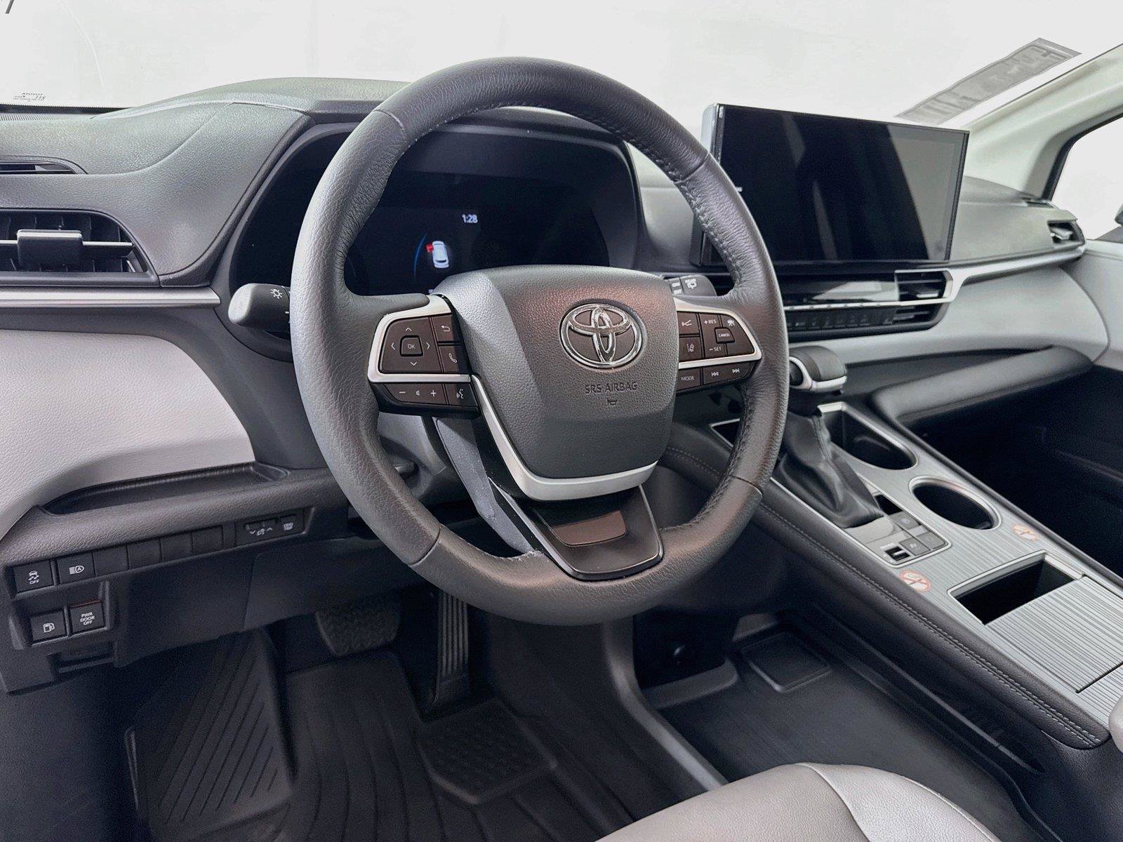 Certified 2026 Toyota Sienna XLE FWD image 4
