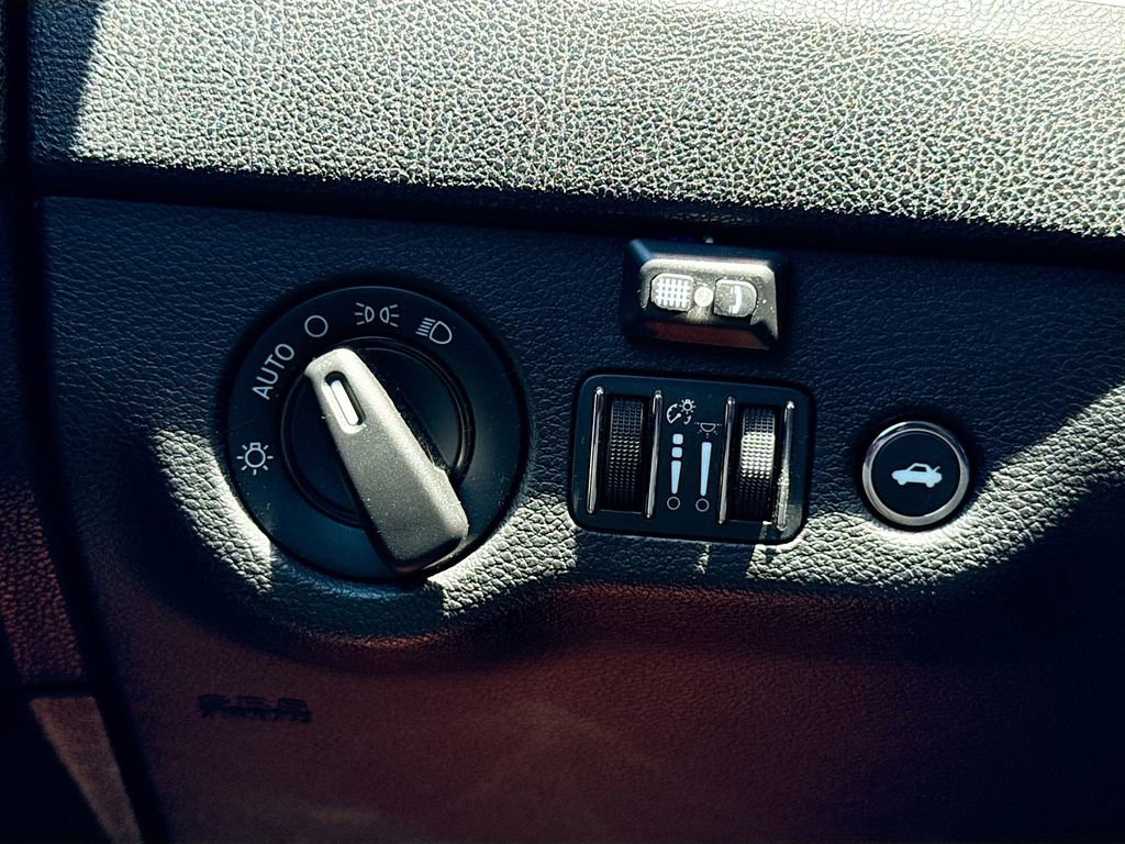 Used 2013 Chrysler 300 RWD image 29