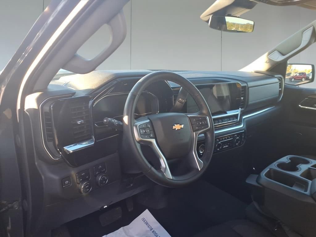 Used 2024 Chevrolet Silverado 1500 LT image 28