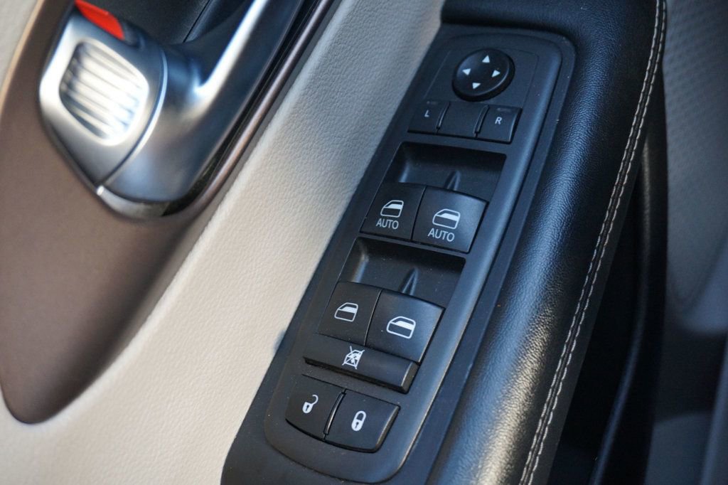 Used 2021 Chrysler Voyager Lxi image 24