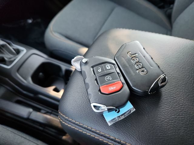 Used 2025 Jeep Wrangler Unlimited Sahara AWD/4WD image 47