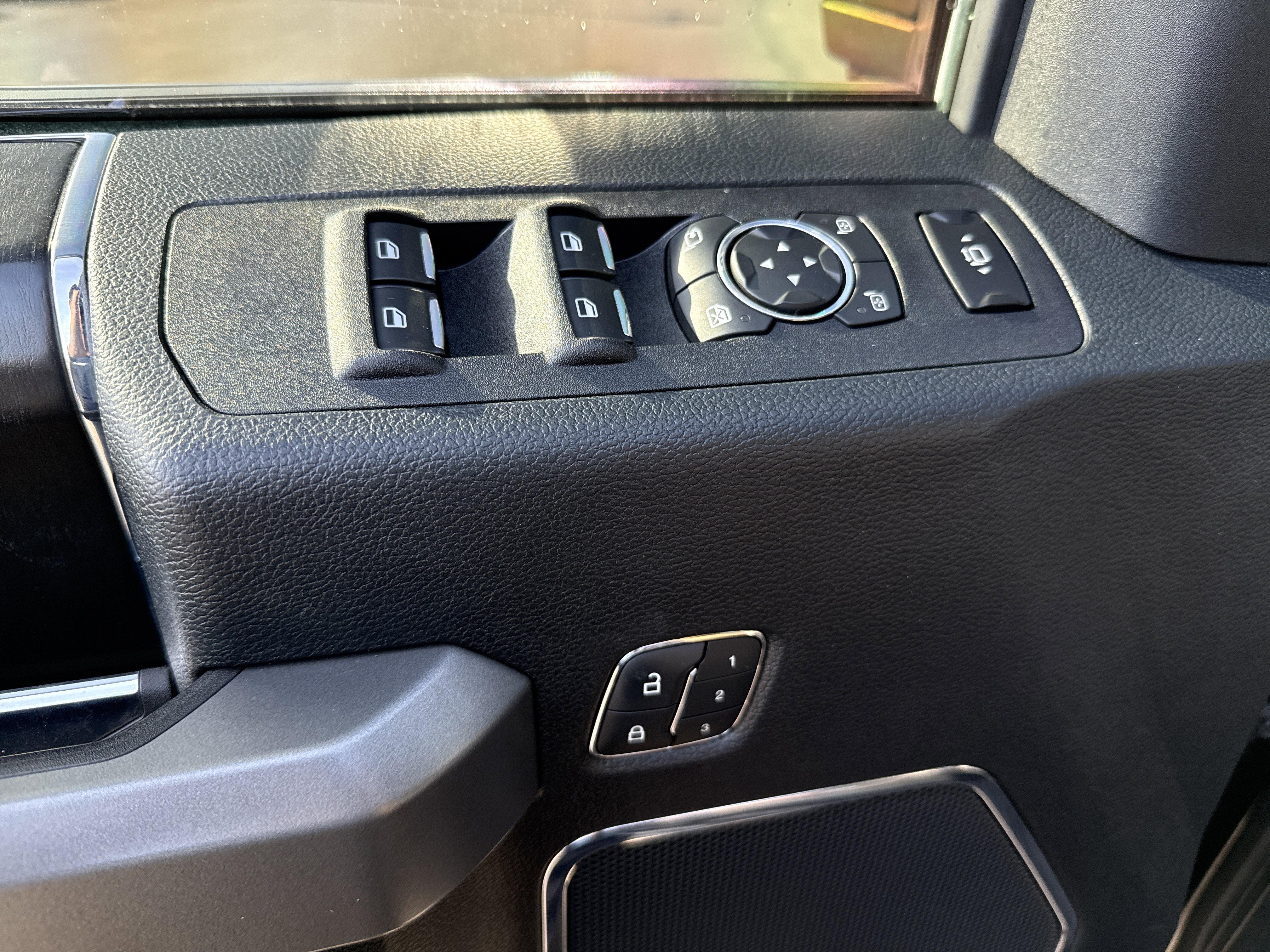 Used 2019 Ford F250 Platinum w/ Platinum Ultimate Package AWD/4WD image 15