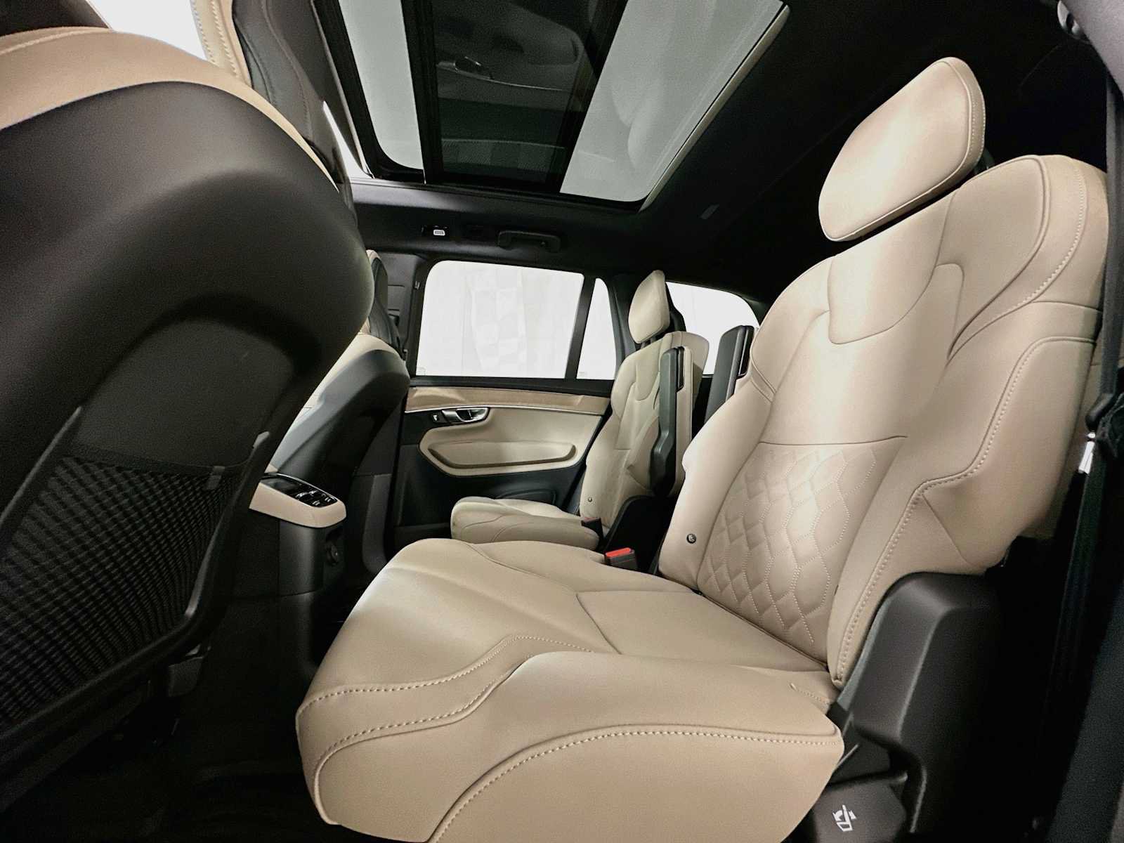 New 2026 Volvo XC90 T8 Plus w/ Protection Package AWD/4WD image 22
