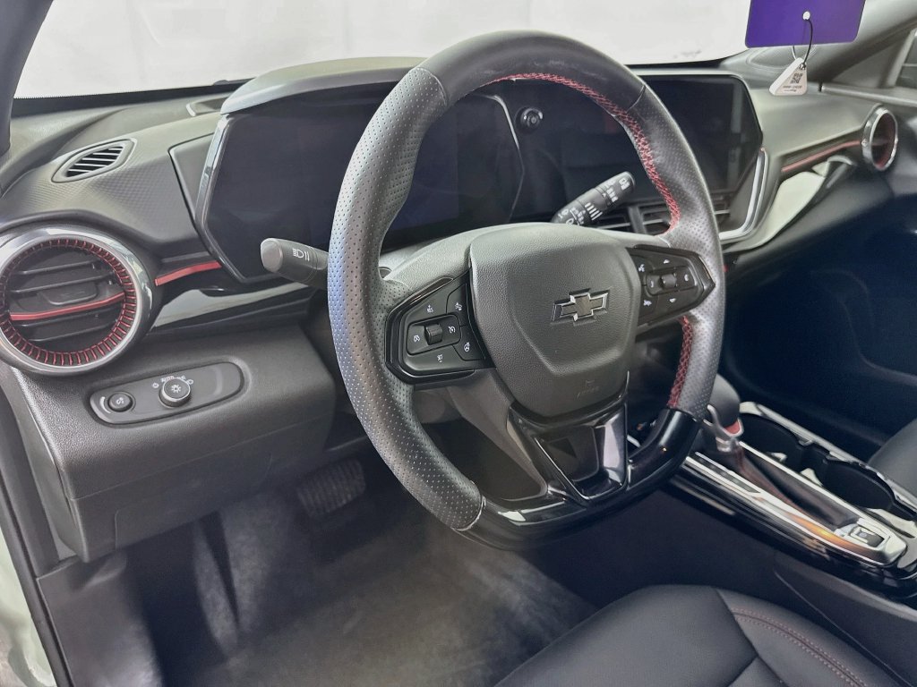 Used 2024 Chevrolet Trax RS w/ Sunroof Package FWD image 9