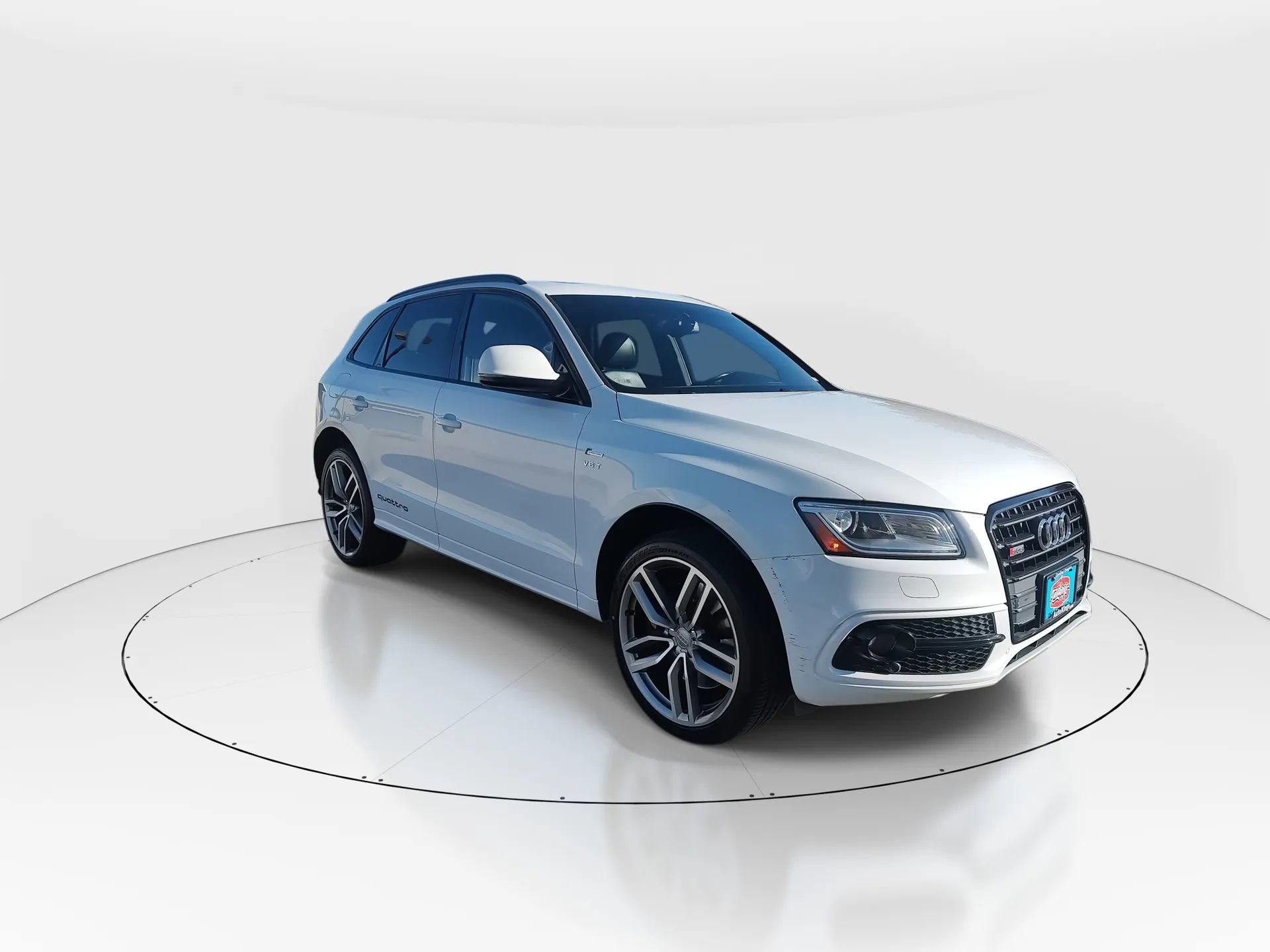 Used 2016 Audi SQ5 Premium Plus w/ Technology Package image 2
