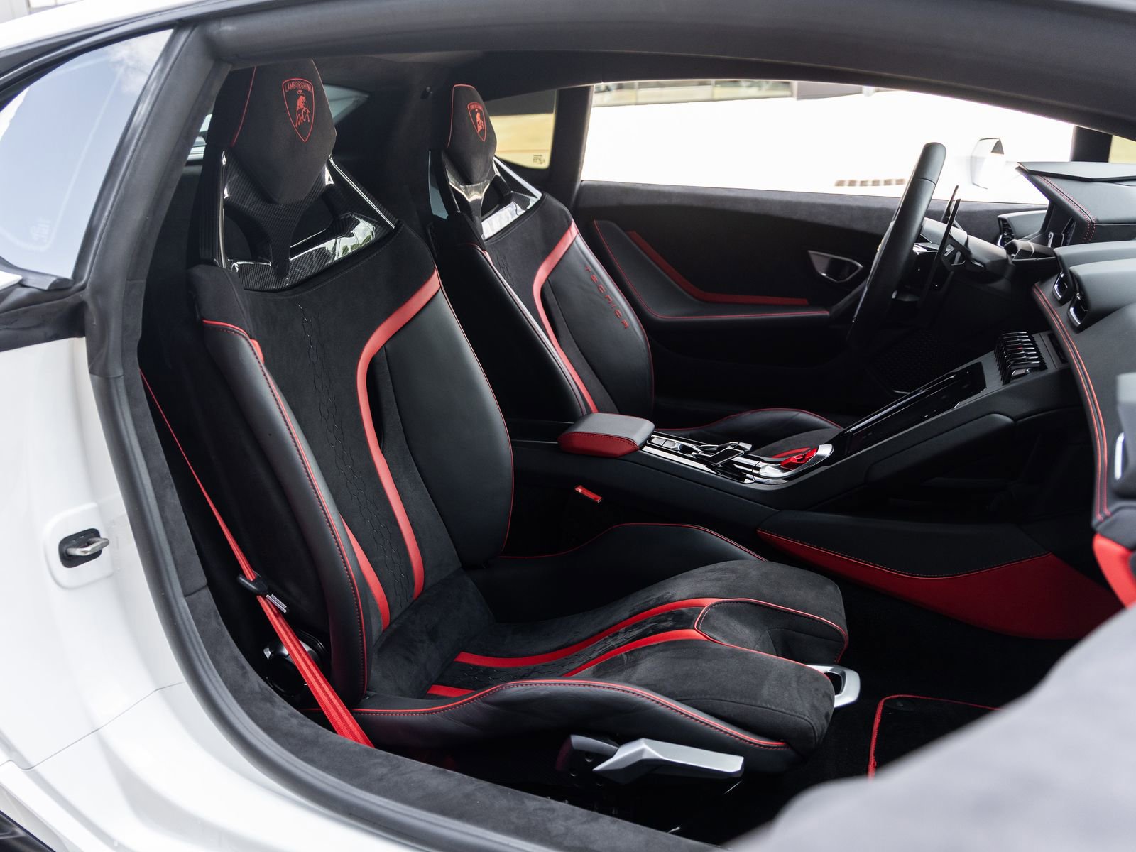 Used 2023 Lamborghini Huracan Tecnica image 39