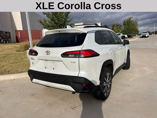 Used 2023 Toyota Corolla Cross XLE w/ Convenience Package FWD image 3
