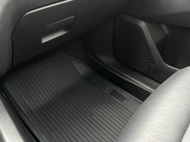 New 2026 Chevrolet Equinox LT w/ Convenience Package II image 10