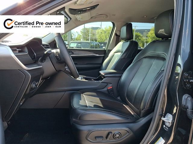 Used 2023 Jeep Grand Cherokee L Limited w/ Black Appearance Package AWD/4WD image 15