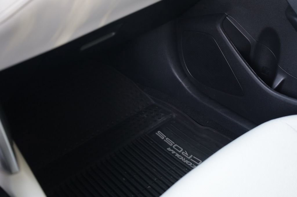 Used 2023 Toyota Corolla Cross L FWD image 8